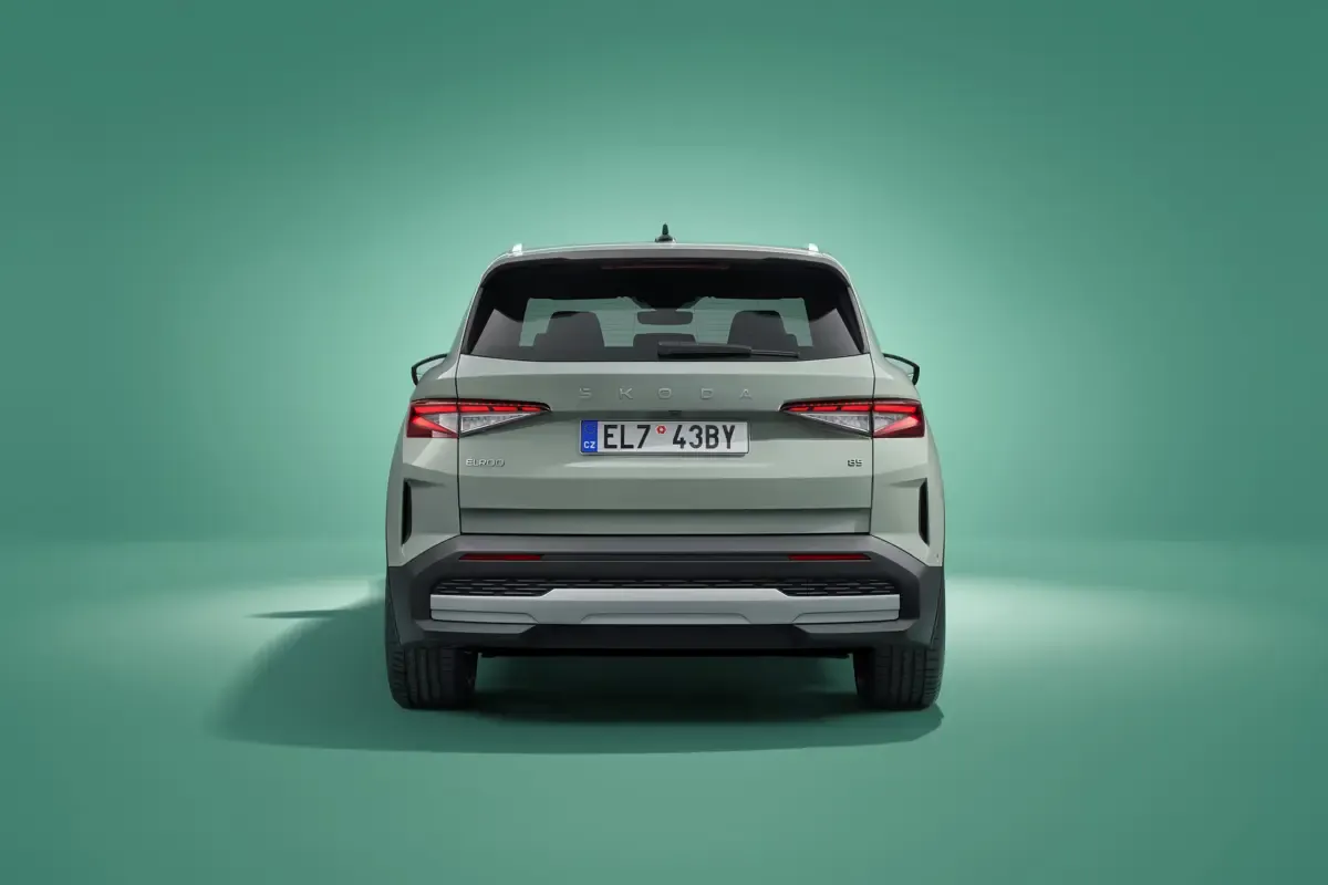 Elettronauti - Skoda Elroq 60 - Verde - Esterno - Vista anteriore a tre quarti