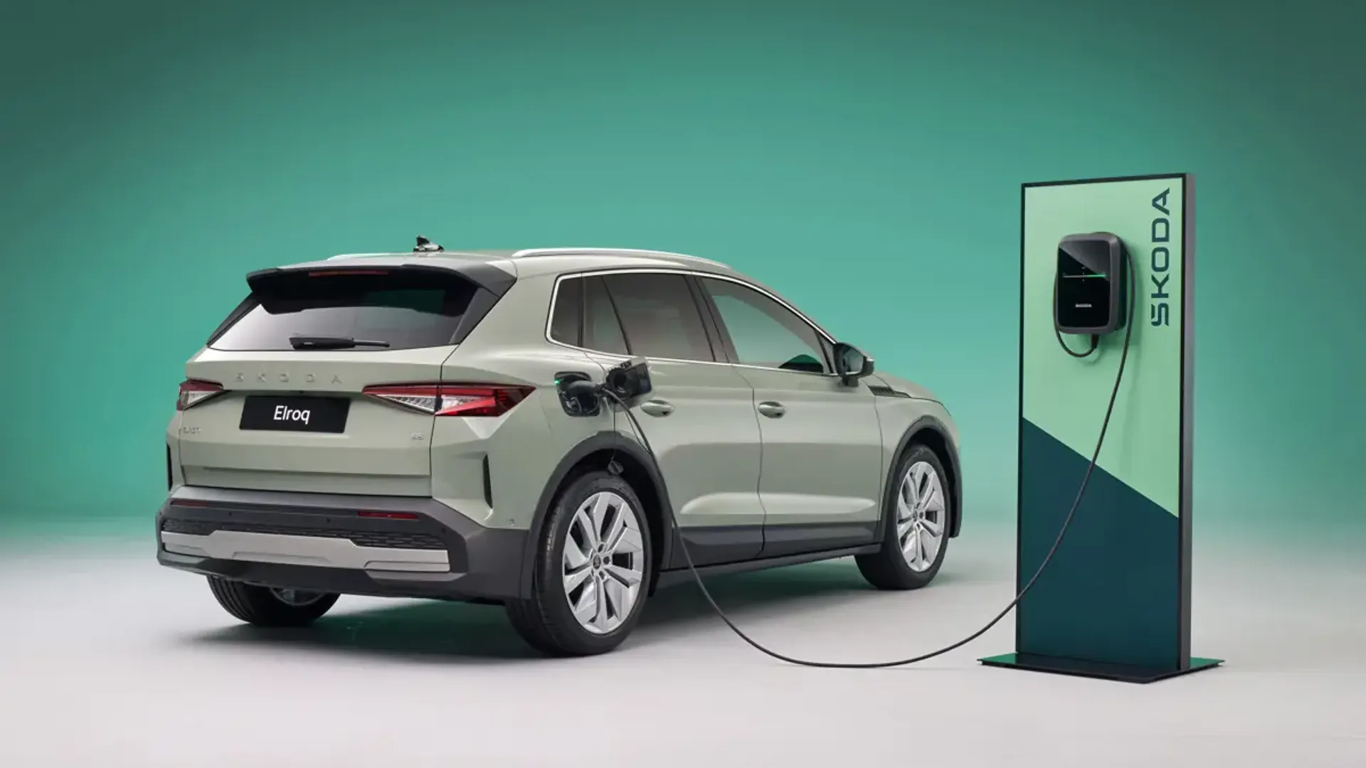 Elettronauti - Skoda Elroq 60 - Verde - Esterno - Vista anteriore a tre quarti