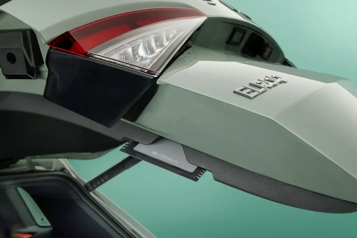 Elettronauti - Skoda Elroq 60 - Verde - Esterno - Vista anteriore a tre quarti