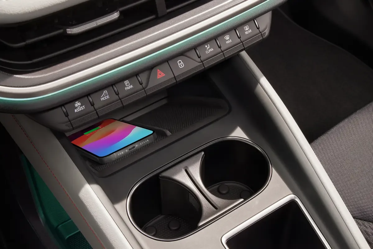 Elettronauti - Skoda Elroq 60 - Verde - Esterno - Vista anteriore a tre quarti