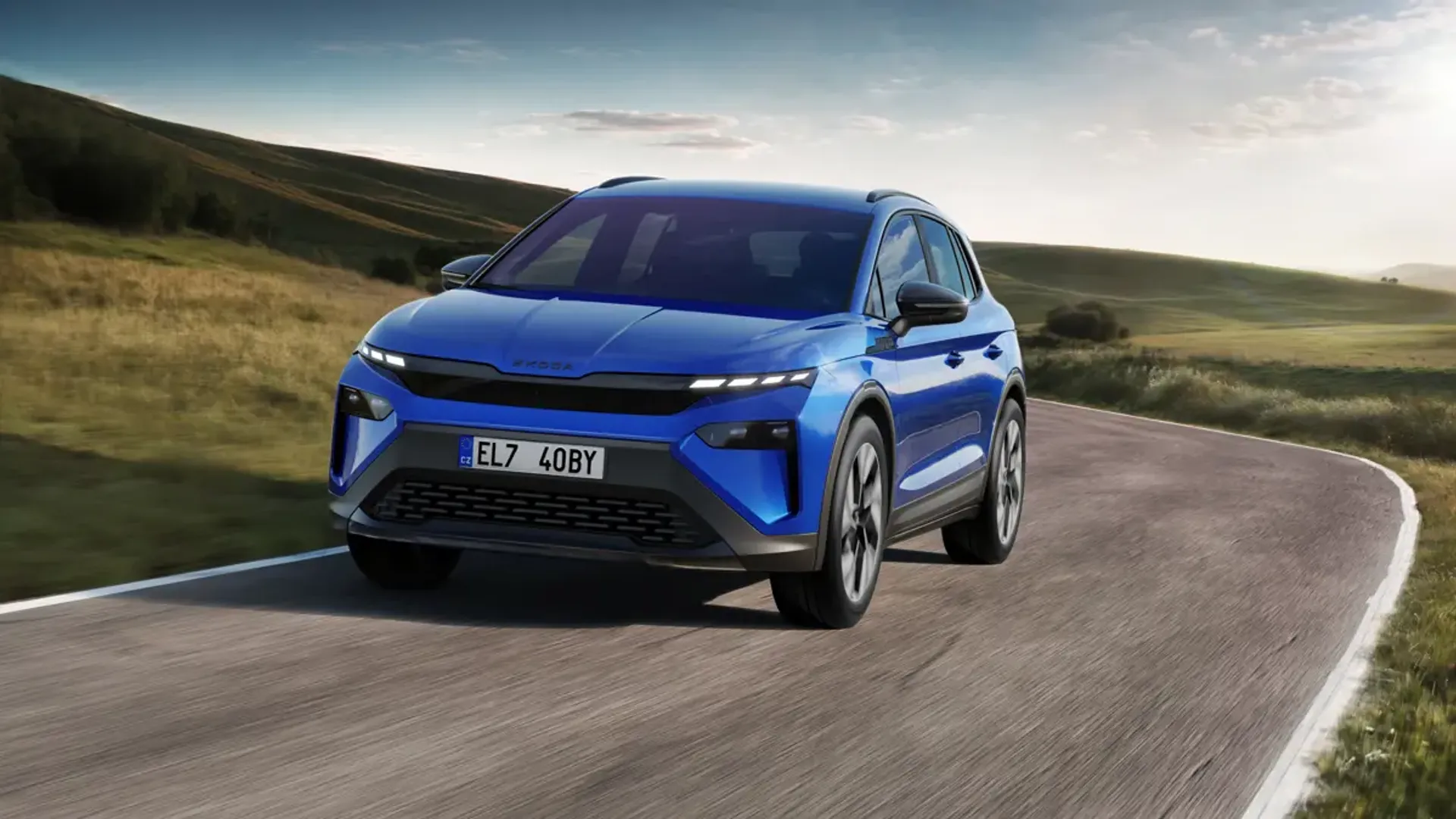 Elettronauti - Skoda Elroq 60 - Grigio - Esterno - Vista anteriore a tre quarti