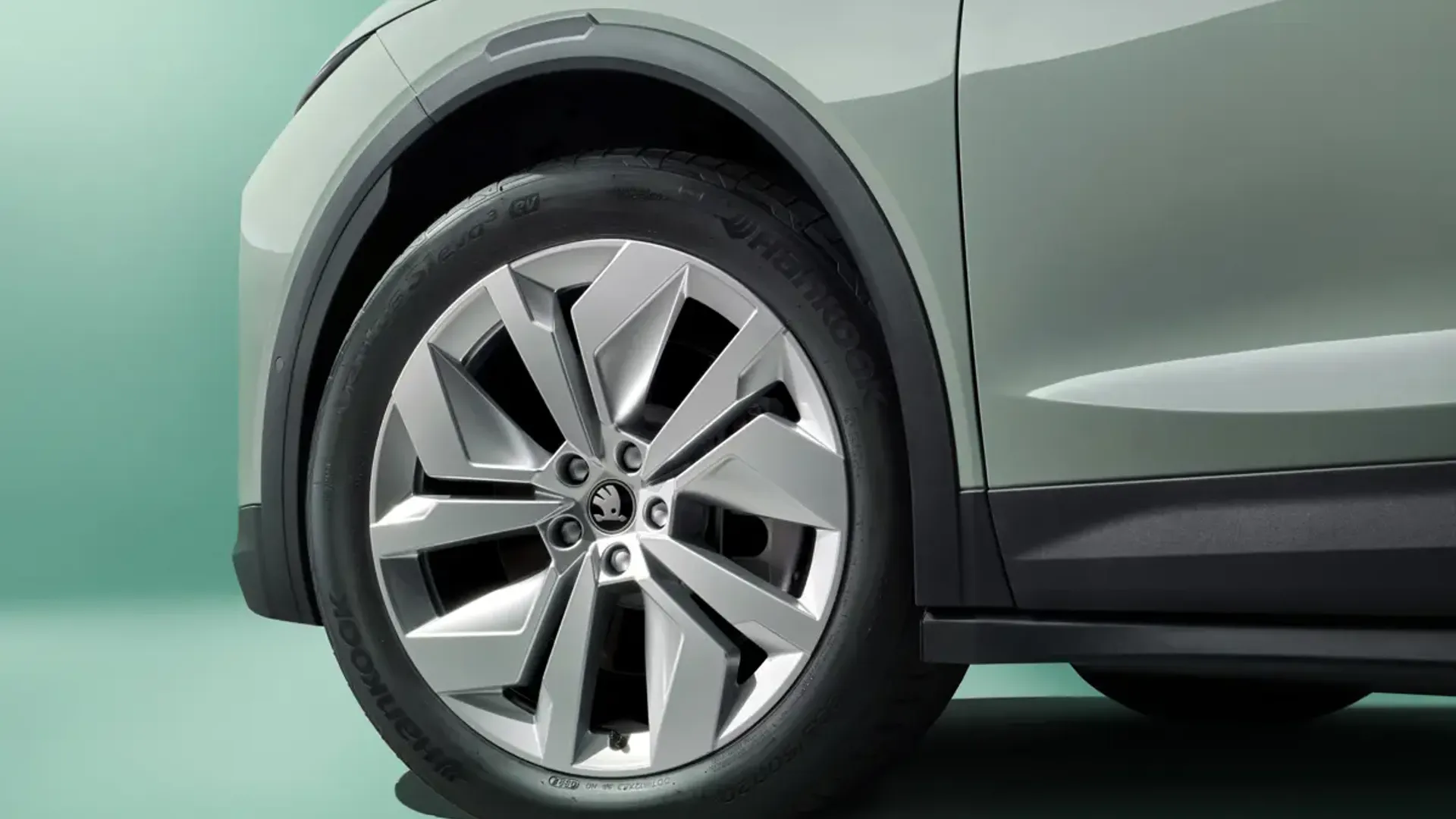 Elettronauti - Skoda Elroq 60 - Cerchio - Vista laterale