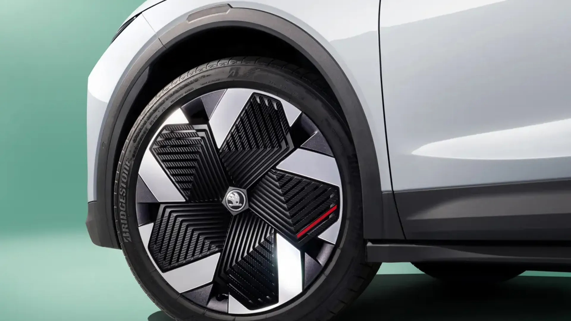 Elettronauti - Skoda Elroq 60 - Verde - Cerchio - Vista laterale