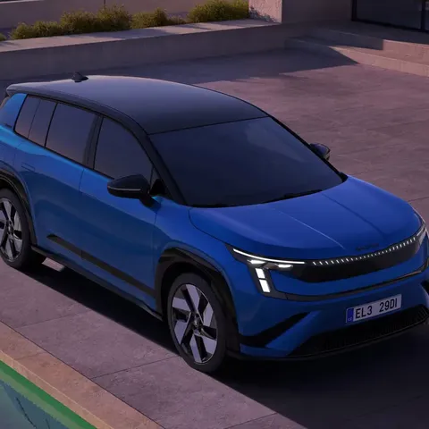 Elettronauti - Skoda Peaq 90x - Light Blue - Esterno - Vista anteriore a tre quarti