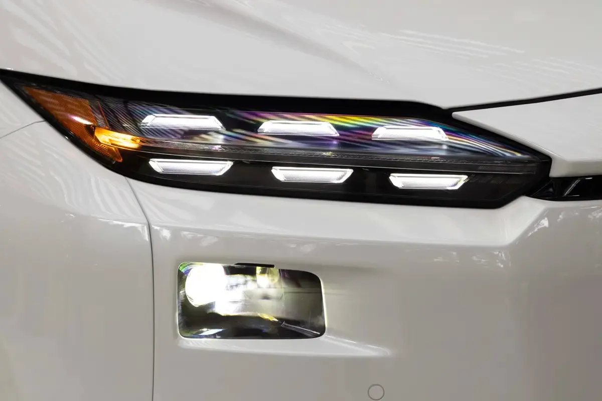 Elettronauti - Subaru Solterra AWD - Grigio - Esterno - Vista anteriore a tre quarti