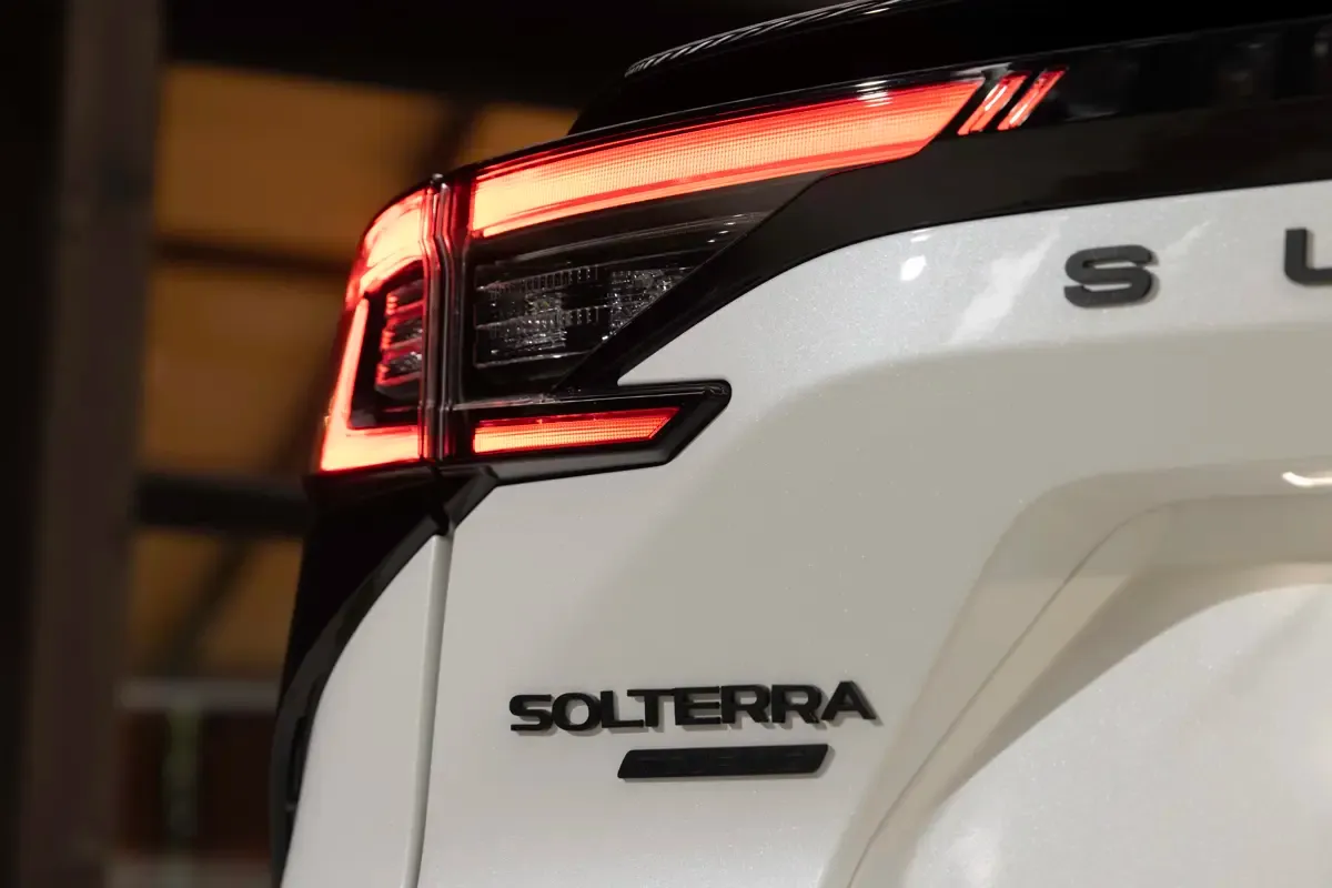 Elettronauti - Subaru Solterra AWD - Esterno - Vista posteriore
