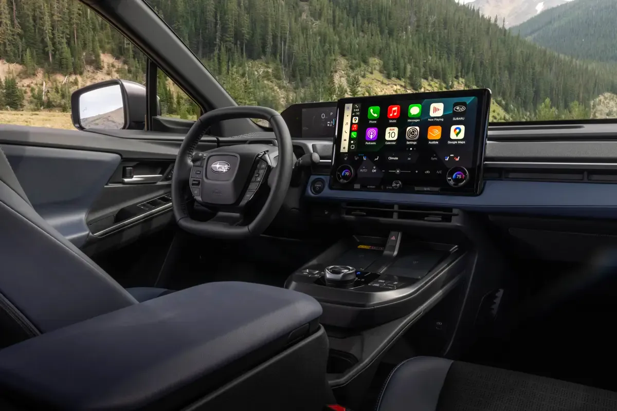 Elettronauti - Subaru Solterra AWD - Interni - Vista della plancia