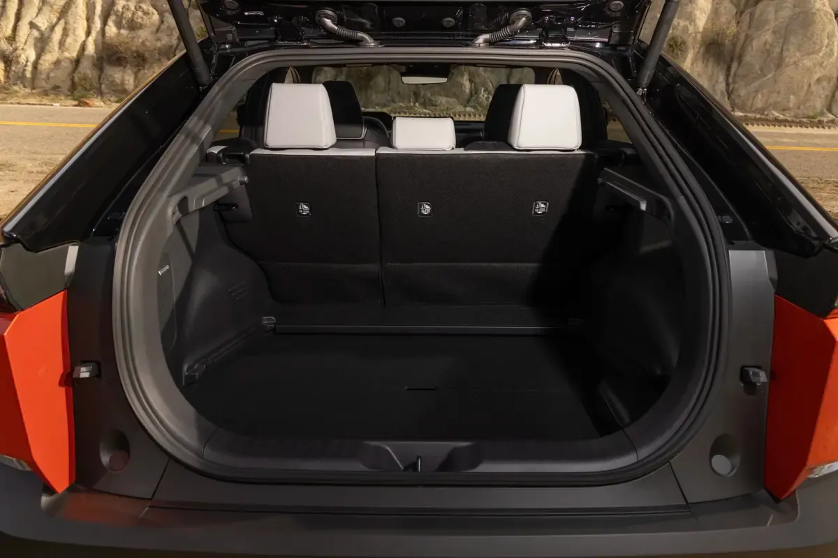 Elettronauti - Subaru Uncharted AWD 77 kWh - Vano di carico - Bagagliaio