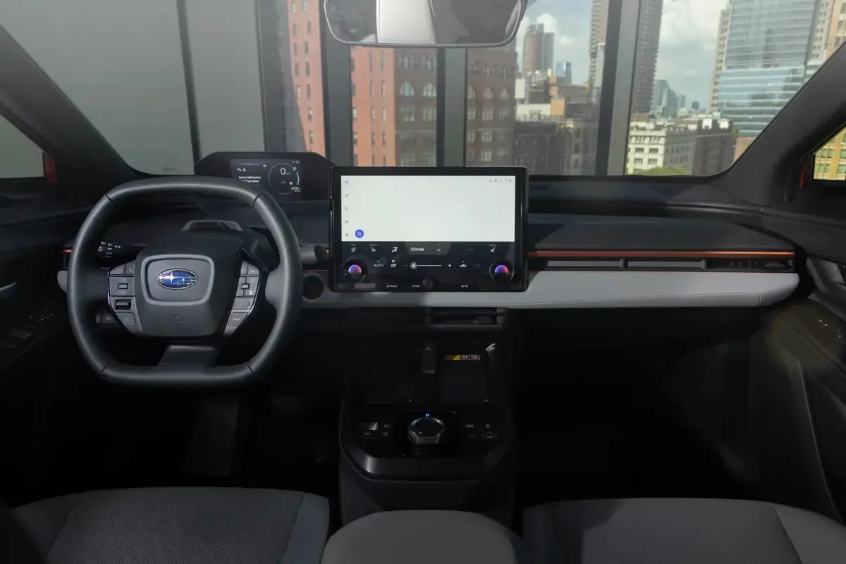 Elettronauti - Subaru Uncharted AWD 77 kWh - Plancia - Vista della plancia