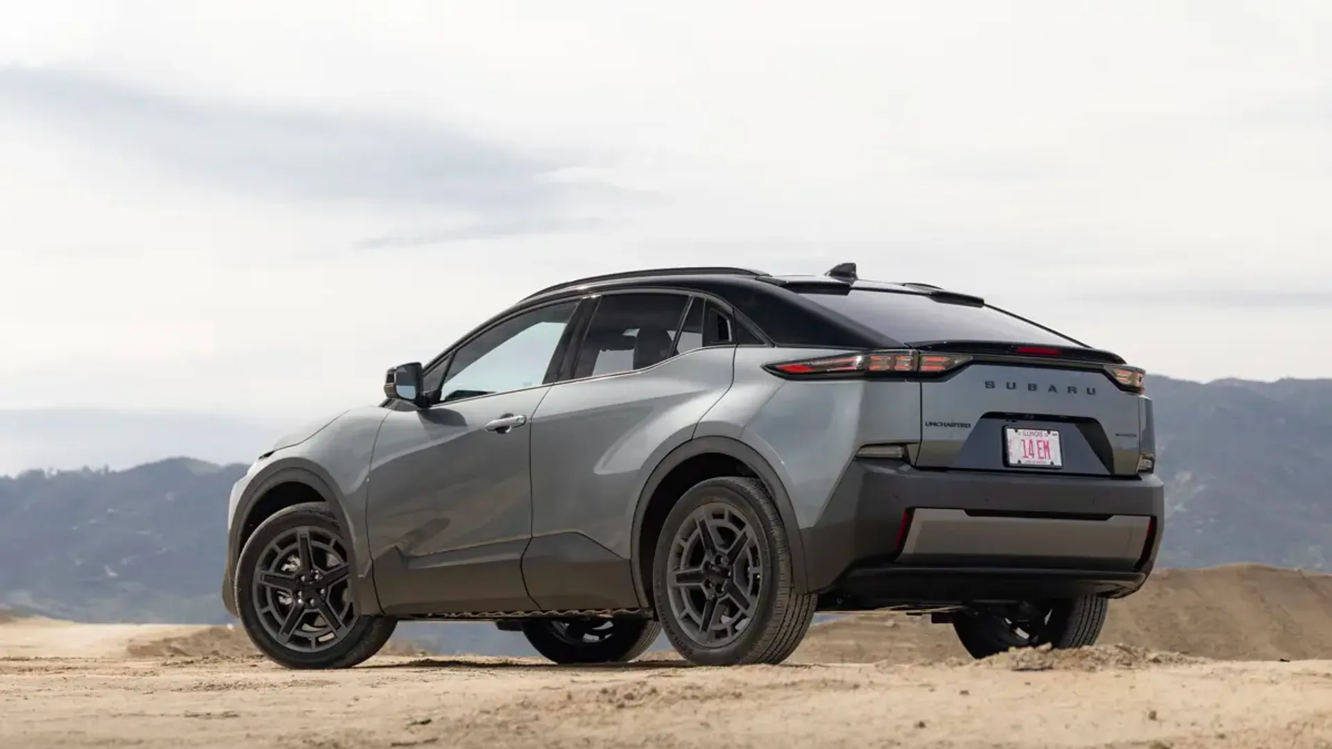 Elettronauti - Subaru Uncharted AWD 77 kWh - Blu - Esterno - Vista anteriore a tre quarti