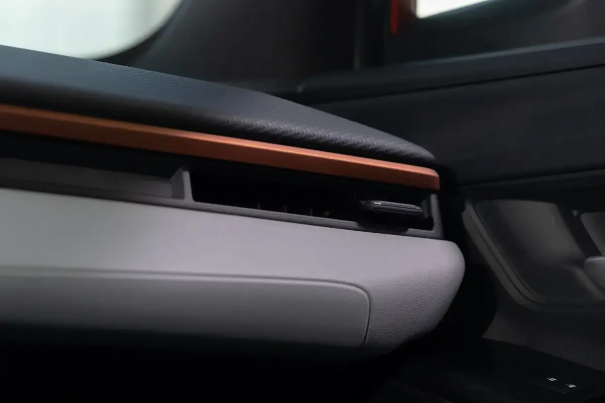 Elettronauti - Subaru Uncharted AWD 77 kWh - Copper - Esterno - Vista anteriore a tre quarti