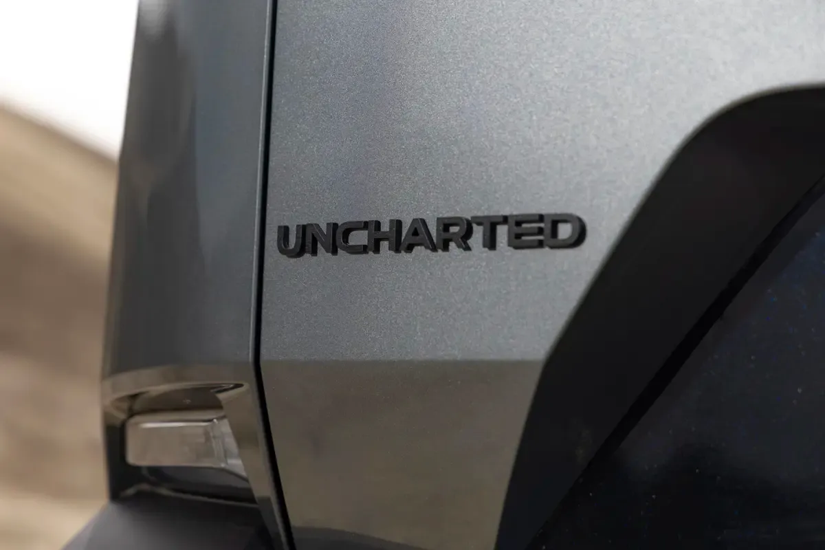 Elettronauti - Subaru Uncharted AWD 77 kWh - Grigio - Esterno - Vista anteriore a tre quarti