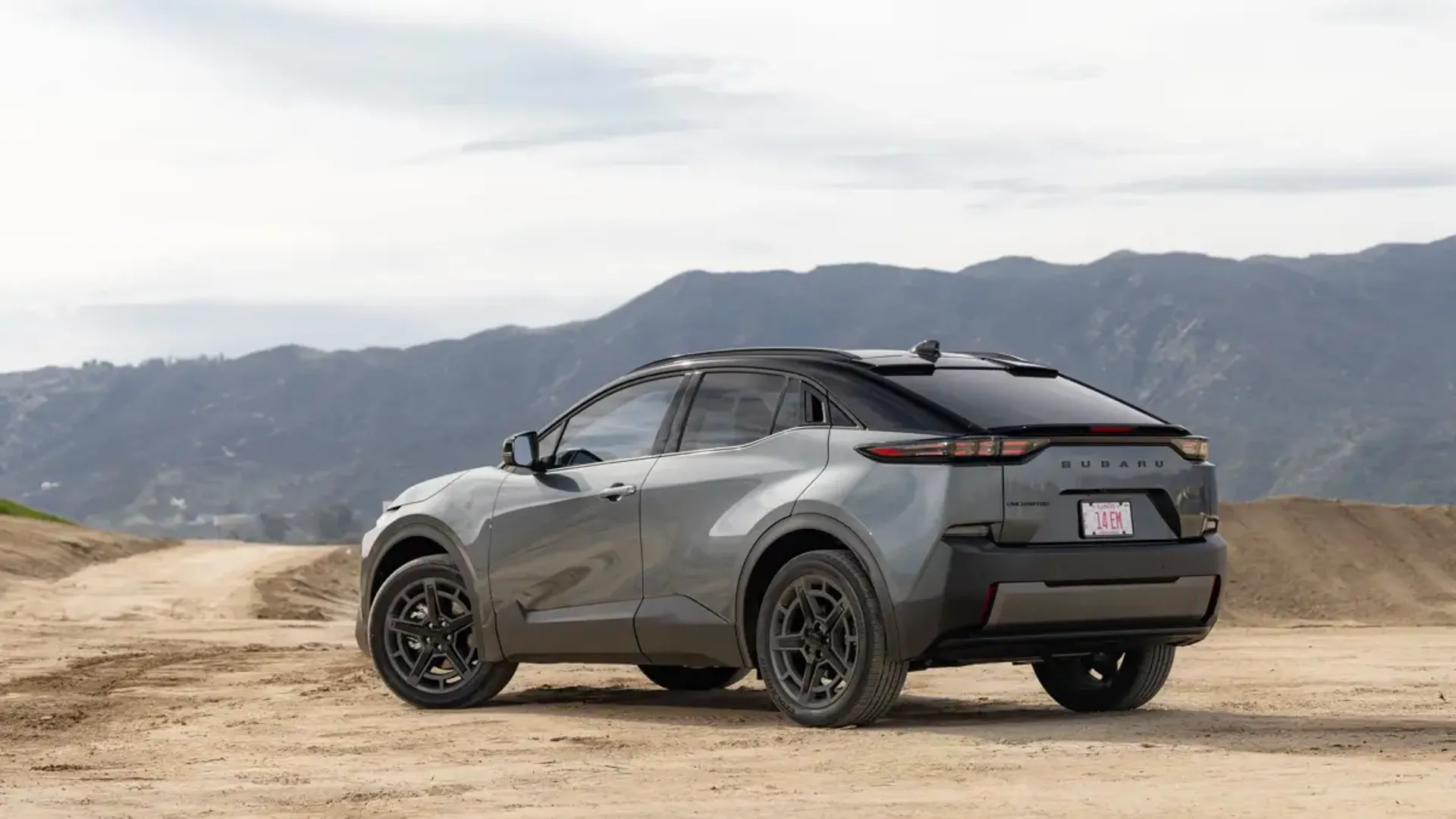 Elettronauti - Subaru Uncharted AWD 77 kWh - Bianco - Esterno - Vista anteriore a tre quarti