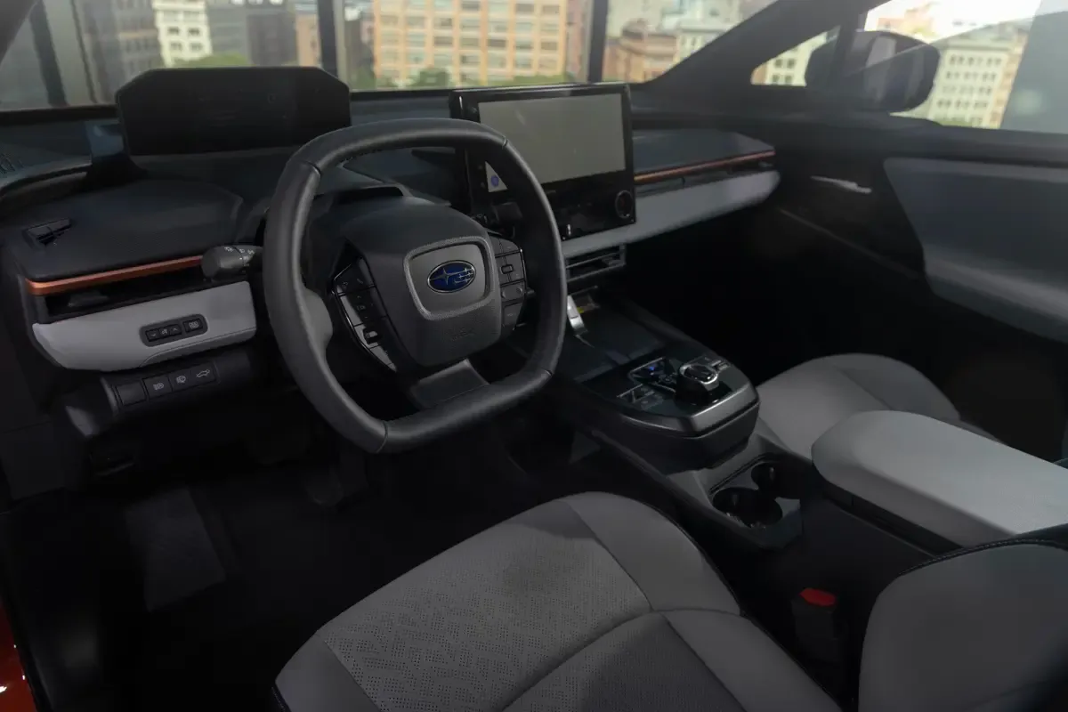 Elettronauti - Subaru Uncharted AWD 77 kWh - Interni - Vista della plancia
