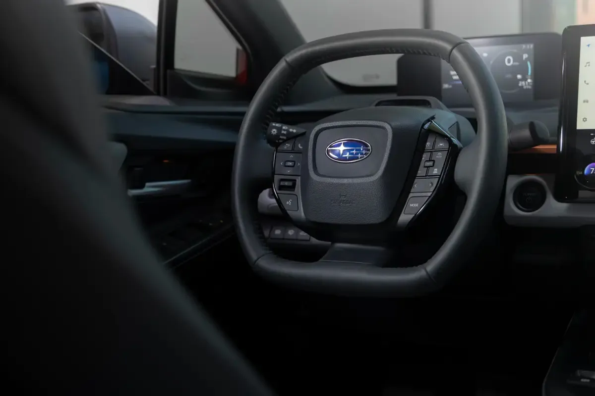 Elettronauti - Subaru Uncharted AWD 77 kWh - Interni - Vista della plancia