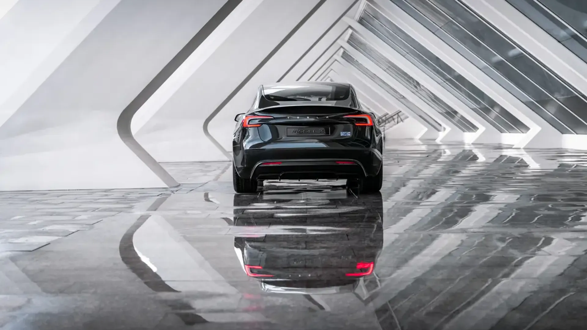 Elettronauti - Tesla Model 3 Performance - Grigio - Esterno - Vista anteriore a tre quarti