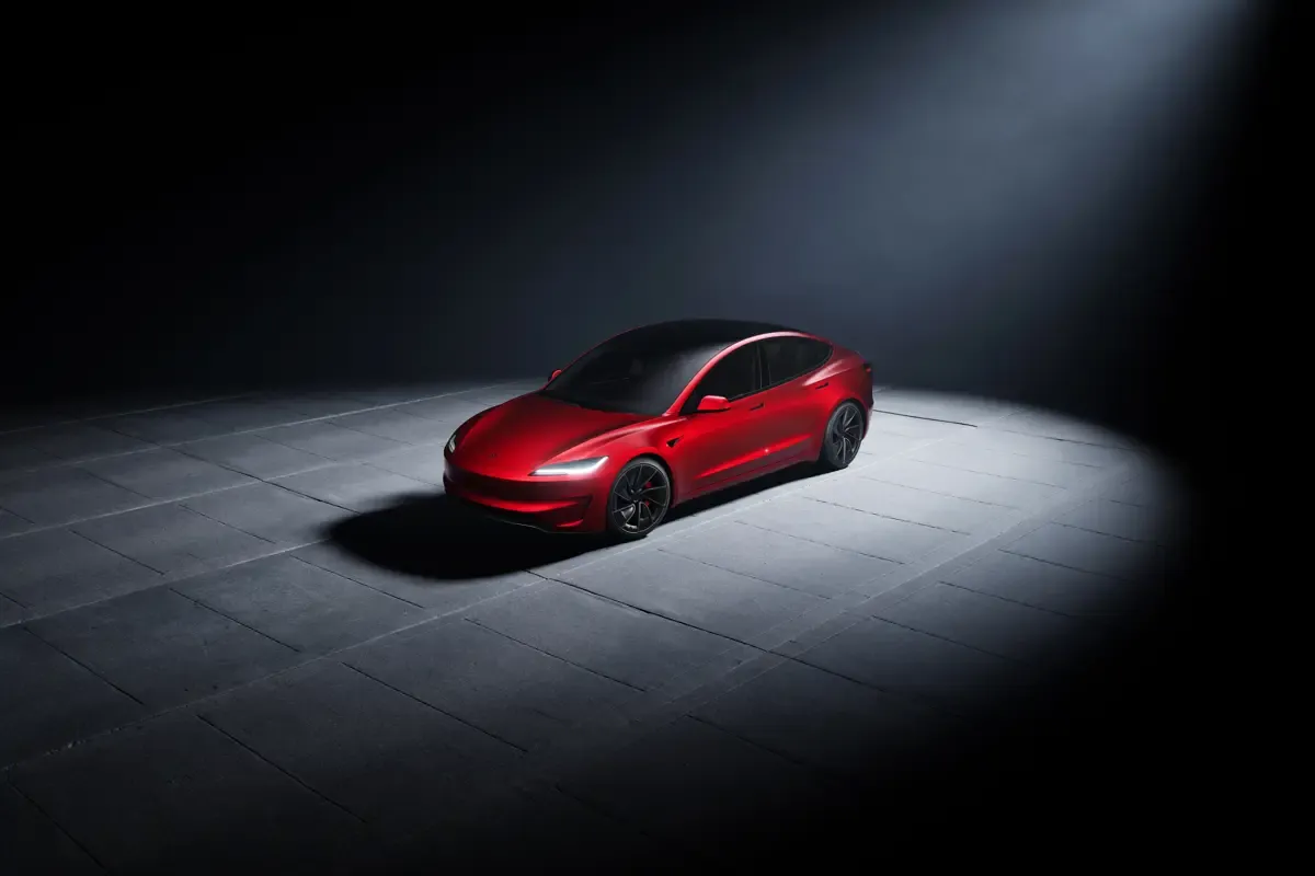 Elettronauti - Tesla Model 3 Performance - Rosso - Esterno - Vista anteriore a tre quarti