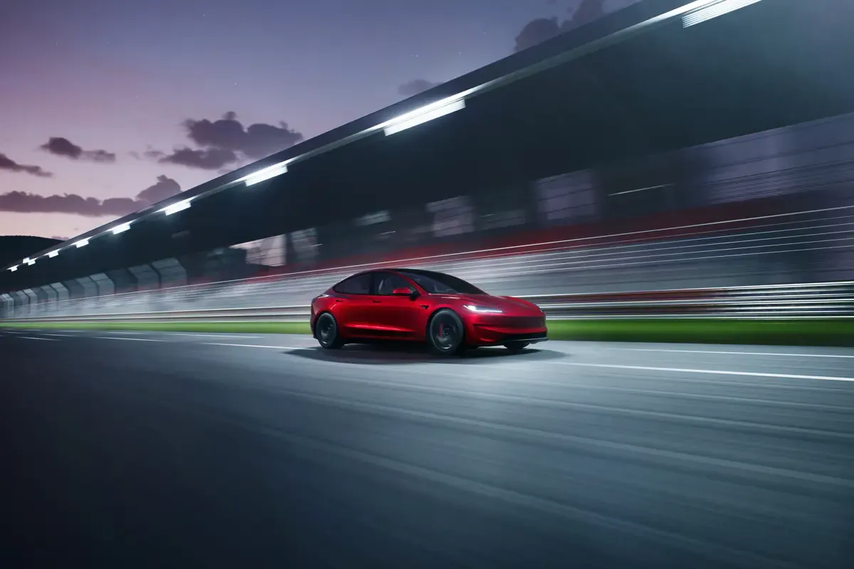 Elettronauti - Tesla Model 3 Performance - Rosso - Esterno - Vista anteriore a tre quarti
