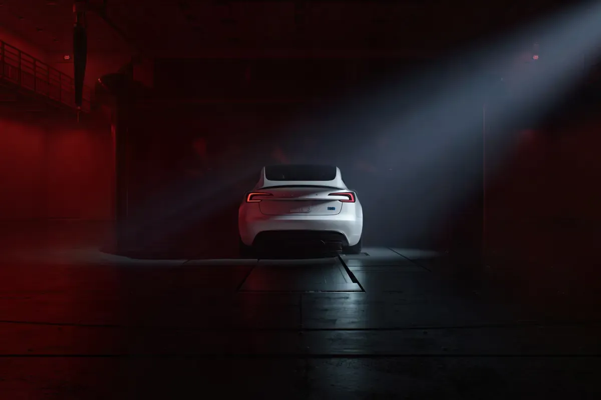 Elettronauti - Tesla Model 3 Performance - Rosso - Esterno - Vista anteriore a tre quarti