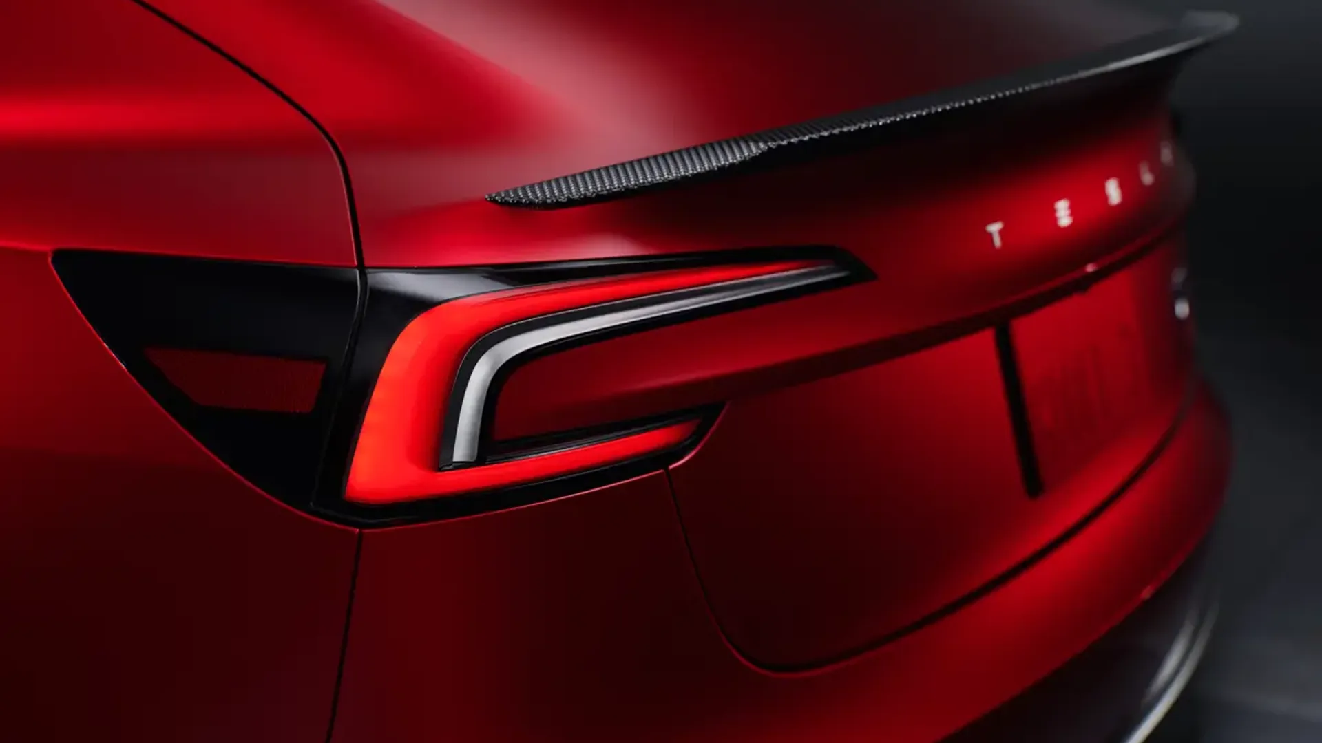 Elettronauti - Tesla Model 3 Performance - Rosso - Esterno - Vista anteriore a tre quarti