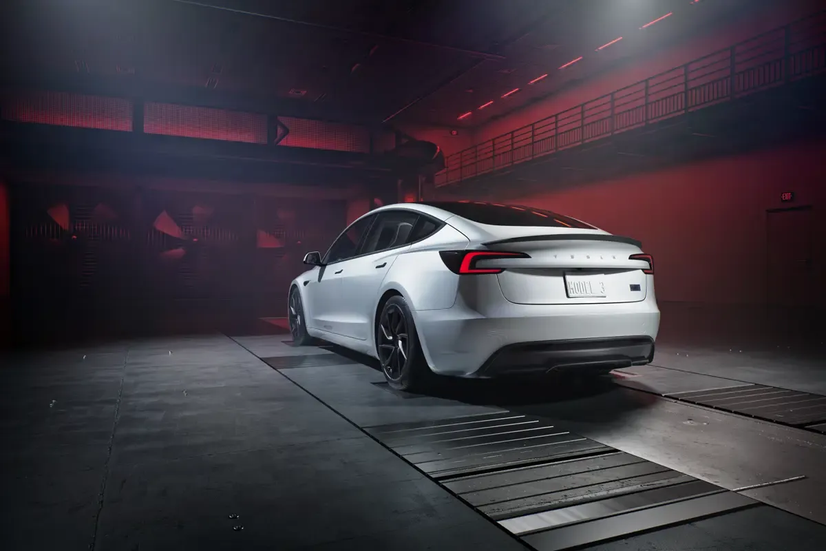 Elettronauti - Tesla Model 3 Performance - Rosso - Esterno - Vista posteriore