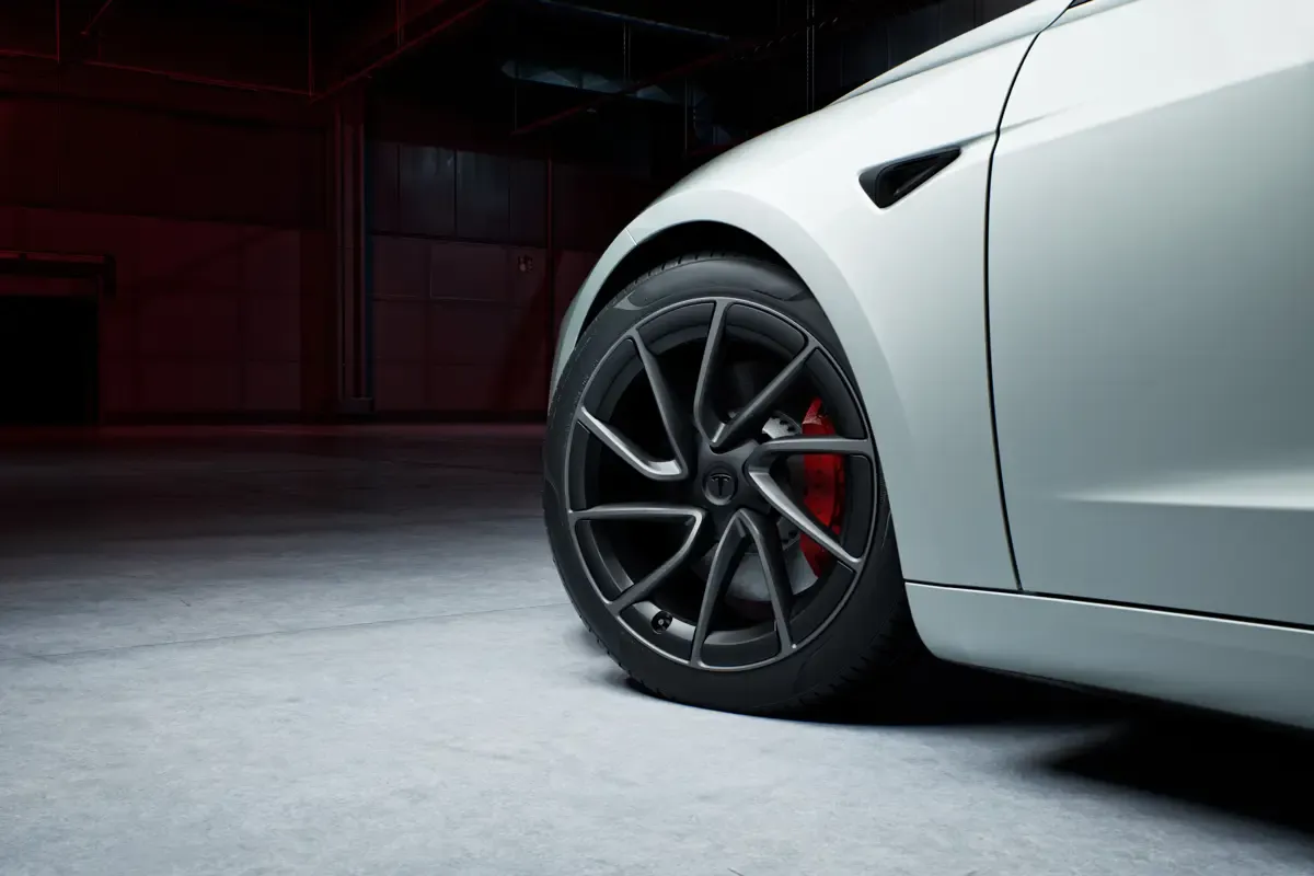 Elettronauti - Tesla Model 3 Performance - Cerchio - Vista laterale