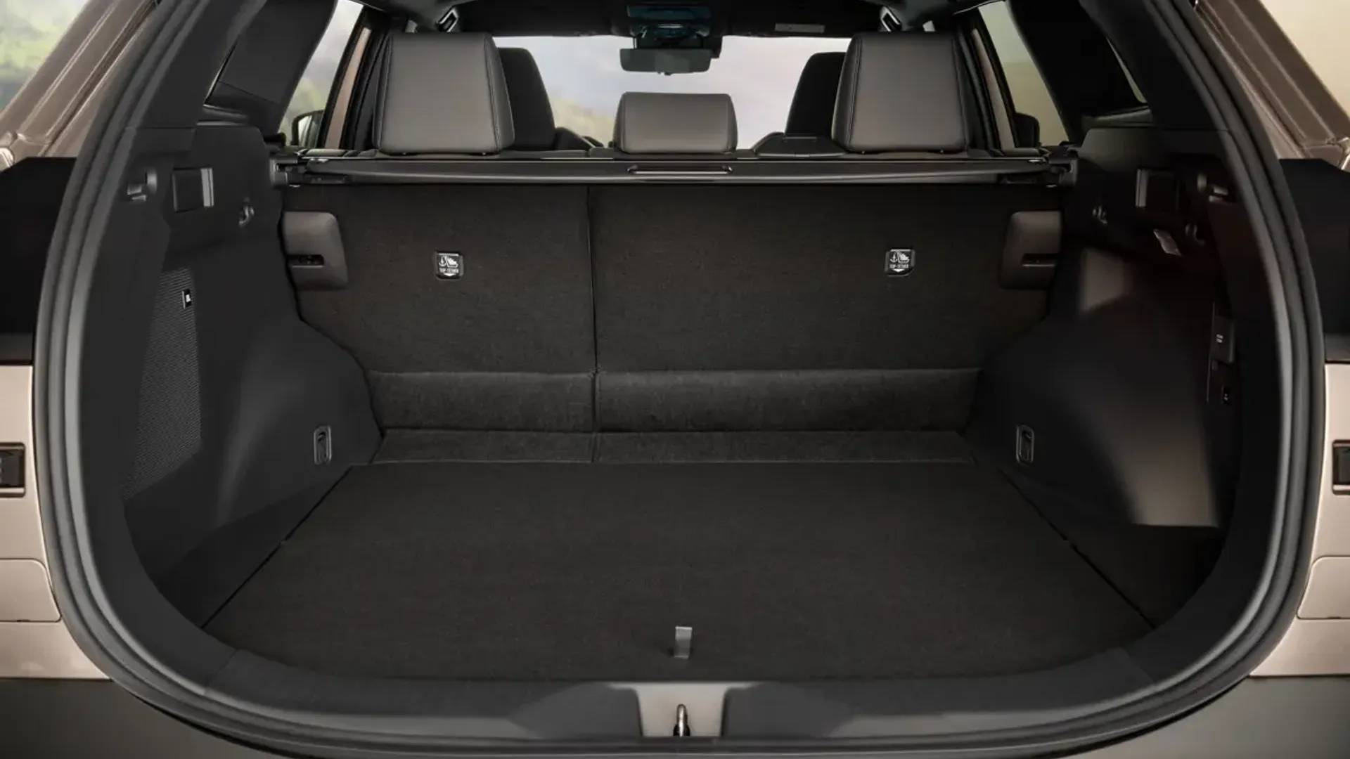 Elettronauti - Toyota bZ4X Touring AWD - Bianco - Vano di carico - Bagagliaio