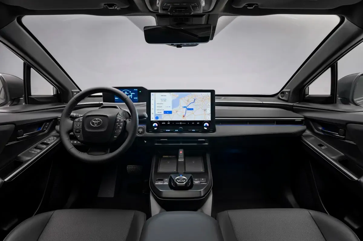 Elettronauti - Toyota bZ4x AWD - Plancia - Vista della plancia