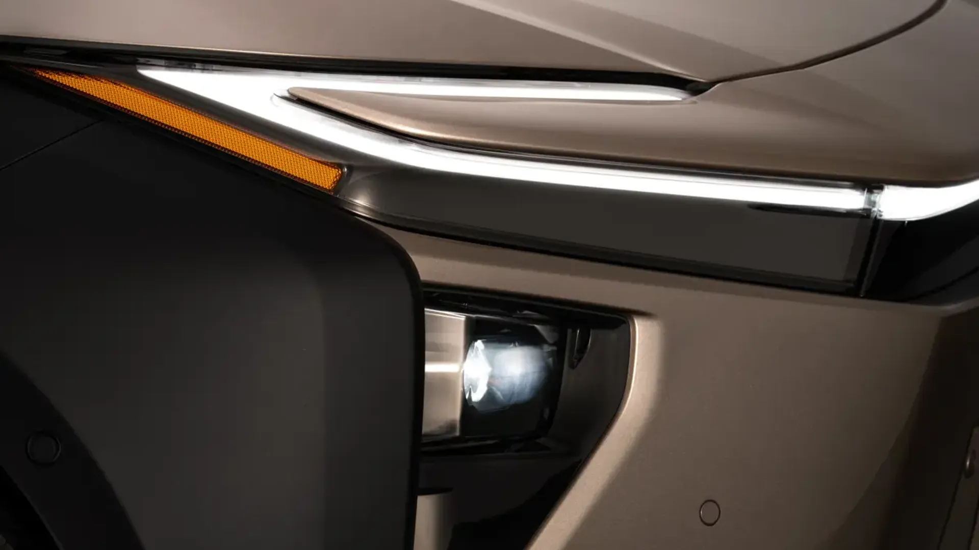 Elettronauti - Toyota bZ4X Touring AWD - Esterno - Vista anteriore a tre quarti