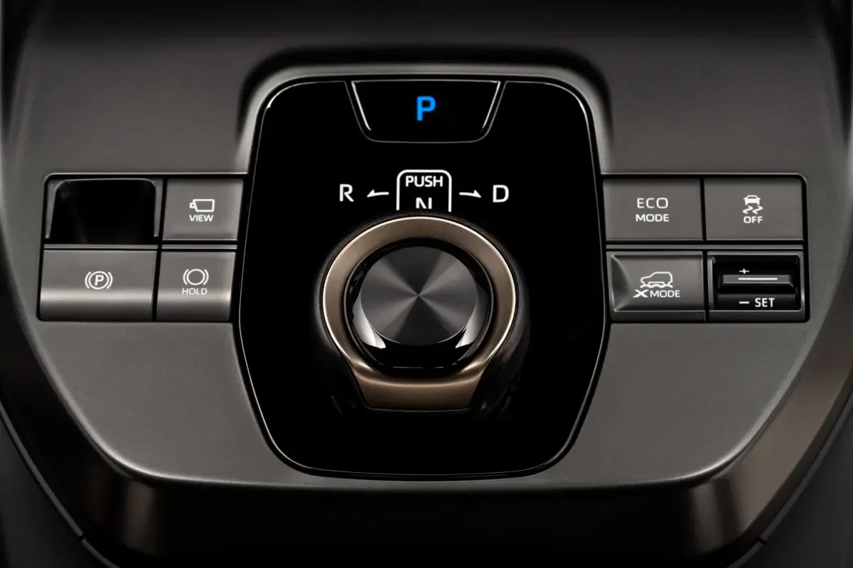 Elettronauti - Toyota bZ4X Touring AWD - Dark Grey - Esterno - Vista anteriore a tre quarti