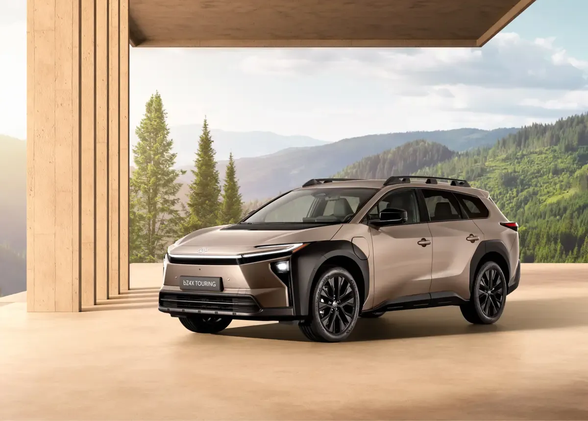 Elettronauti - Toyota bZ4X Touring AWD - Grigio - Esterno - Vista anteriore a tre quarti