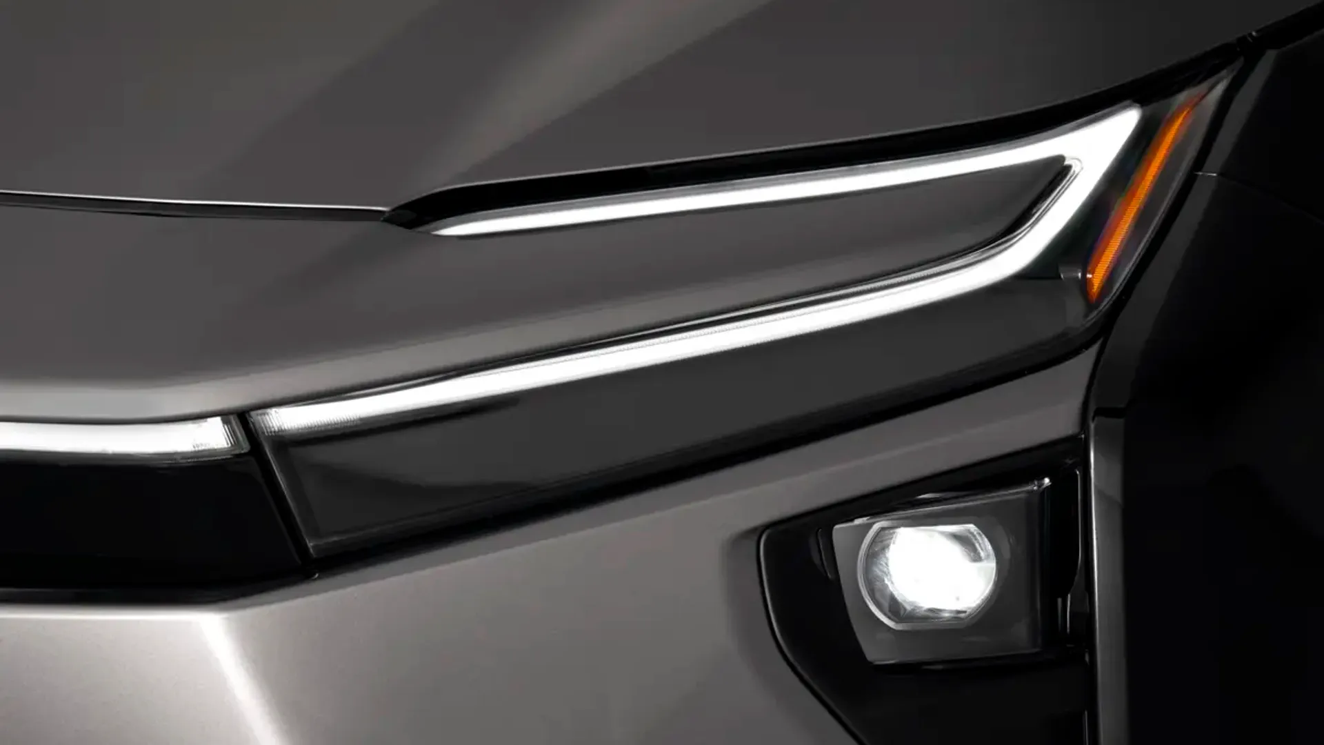 Elettronauti - Toyota bZ4x AWD - Grigio - Esterno - Vista anteriore a tre quarti