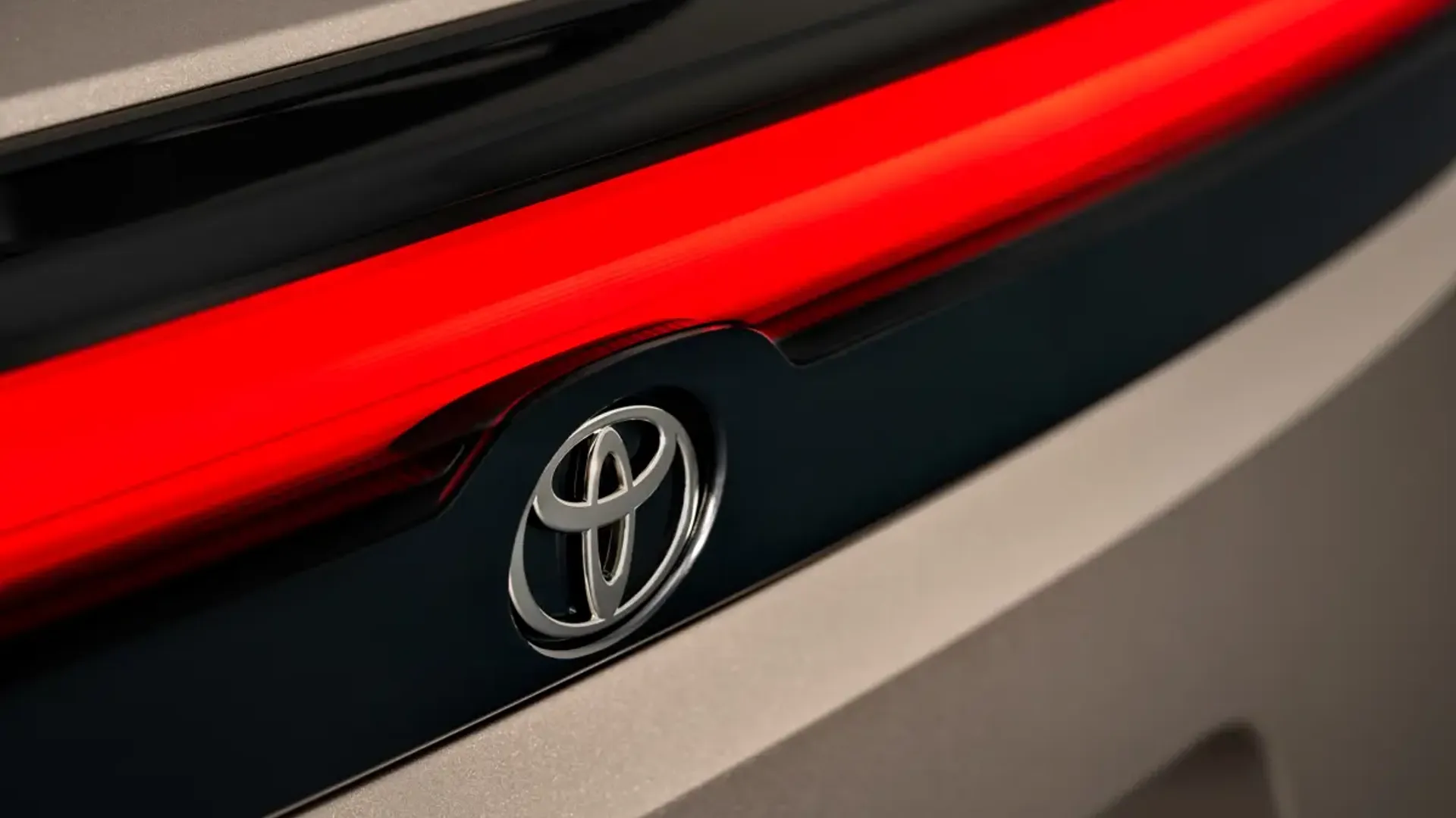 Elettronauti - Toyota bZ4X Touring AWD - Bianco - Esterno - Vista anteriore a tre quarti