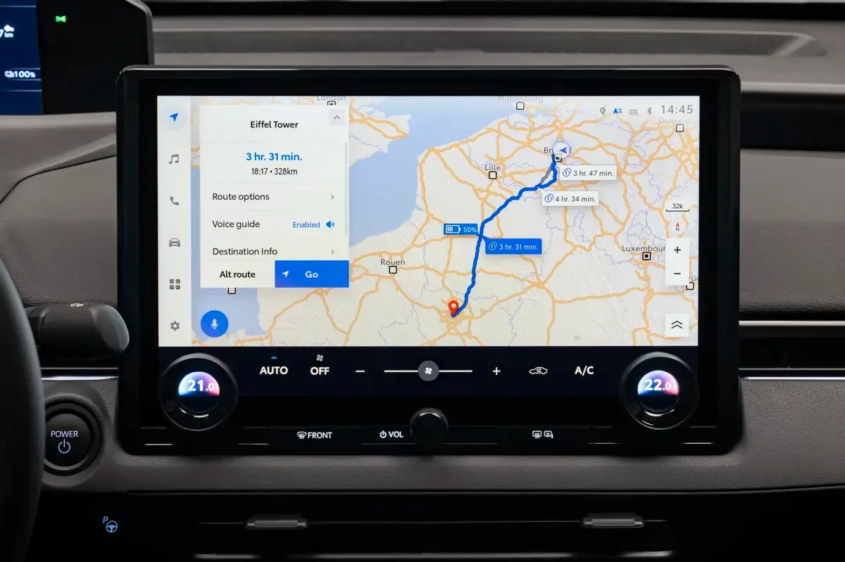 Elettronauti - Toyota bZ4x AWD - Infotainment - Vista della plancia