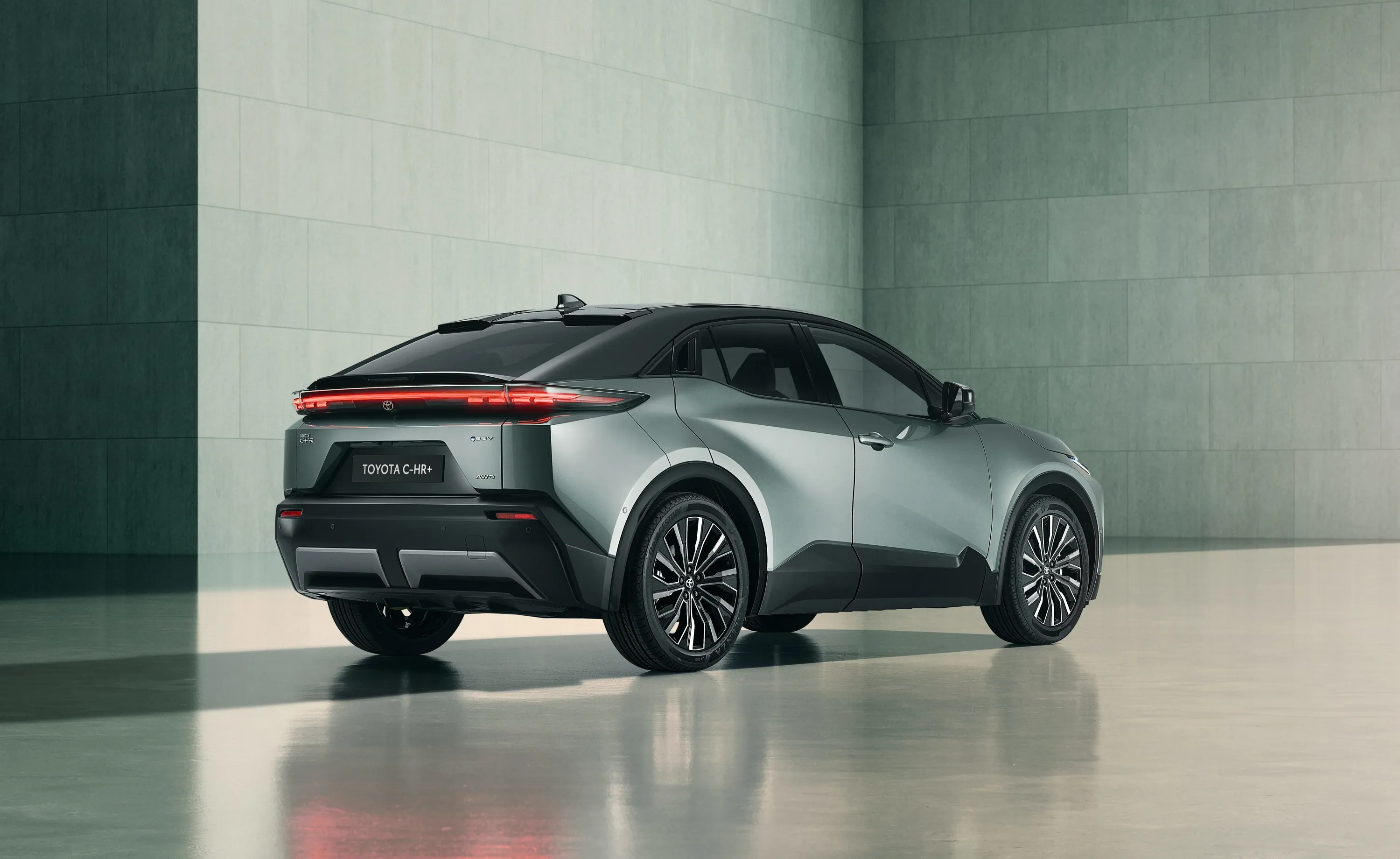 Elettronauti - Toyota C-HR+