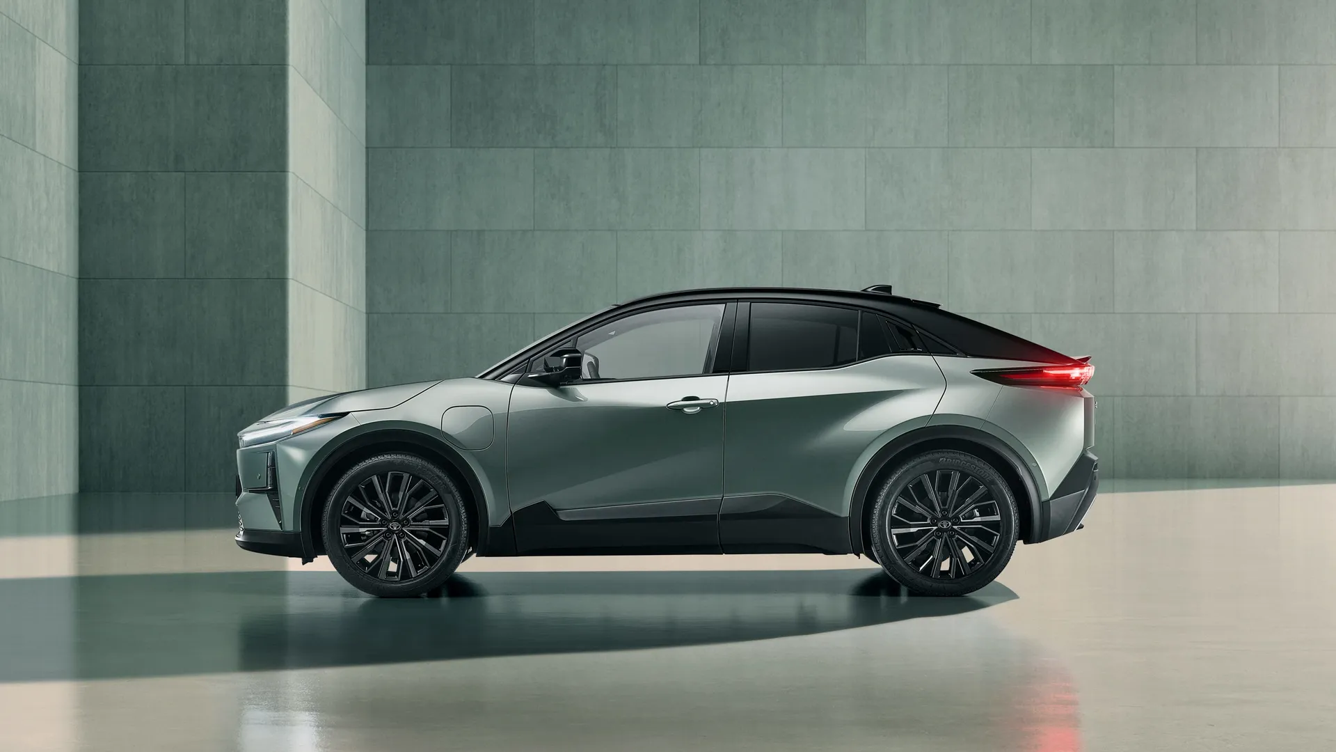 Elettronauti - Toyota C-HR+