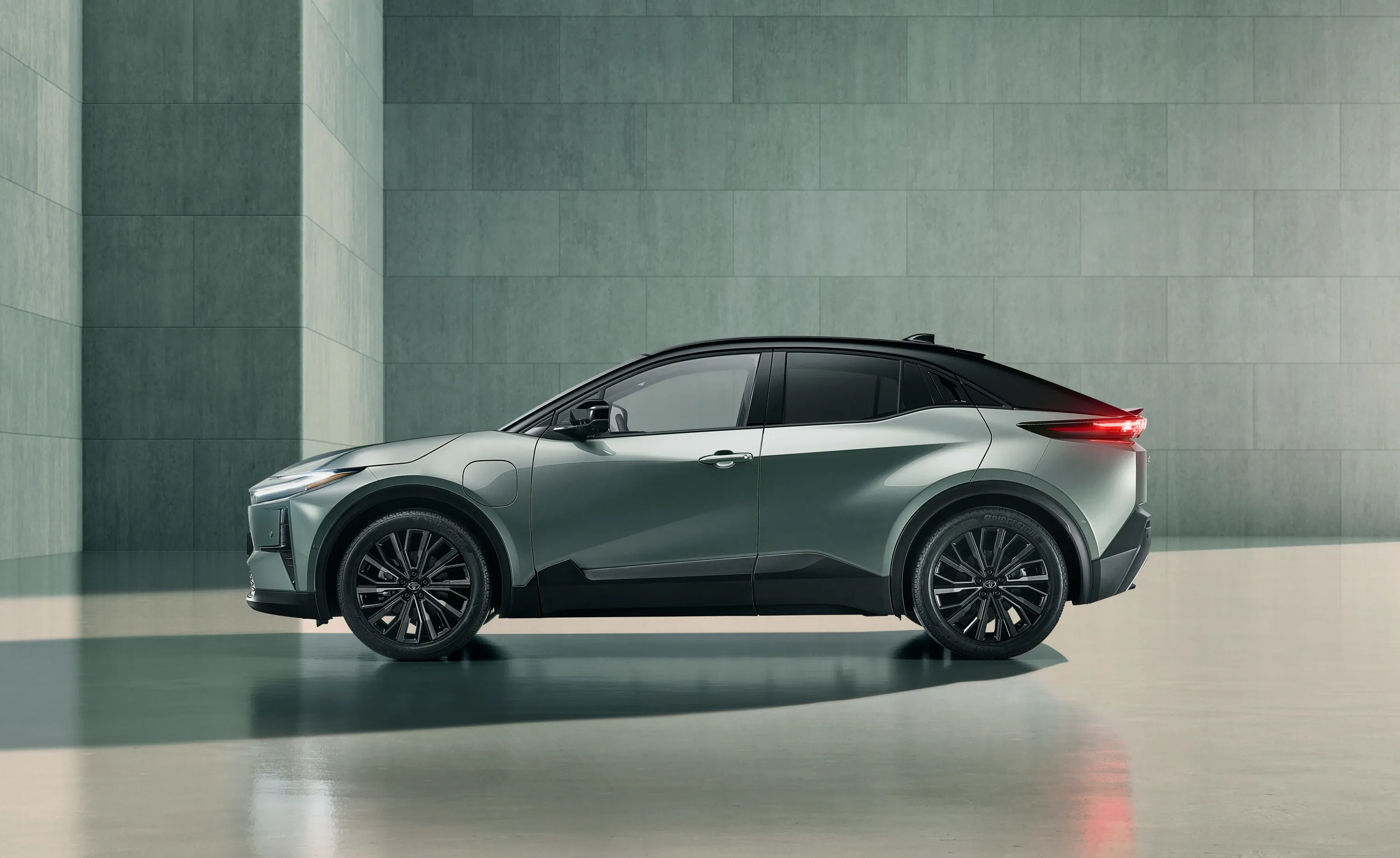 Elettronauti - Toyota C-HR+