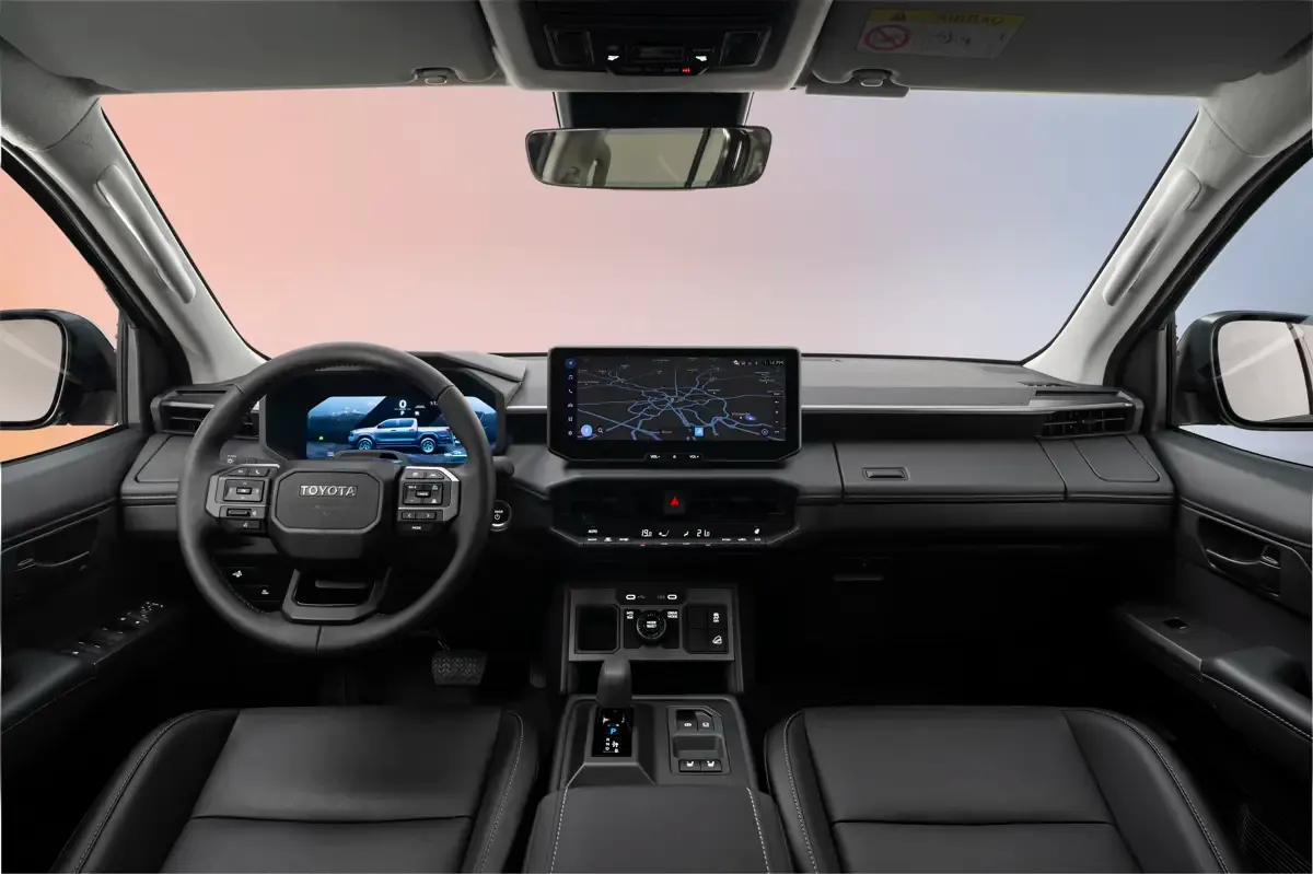 Elettronauti - Toyota Hilux BEV - Plancia - Vista della plancia