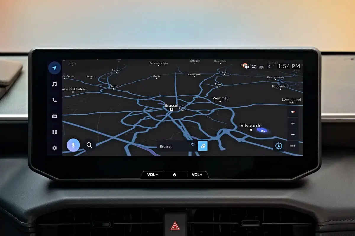 Elettronauti - Toyota Hilux BEV - Bianco - Esterno - Vista anteriore a tre quarti