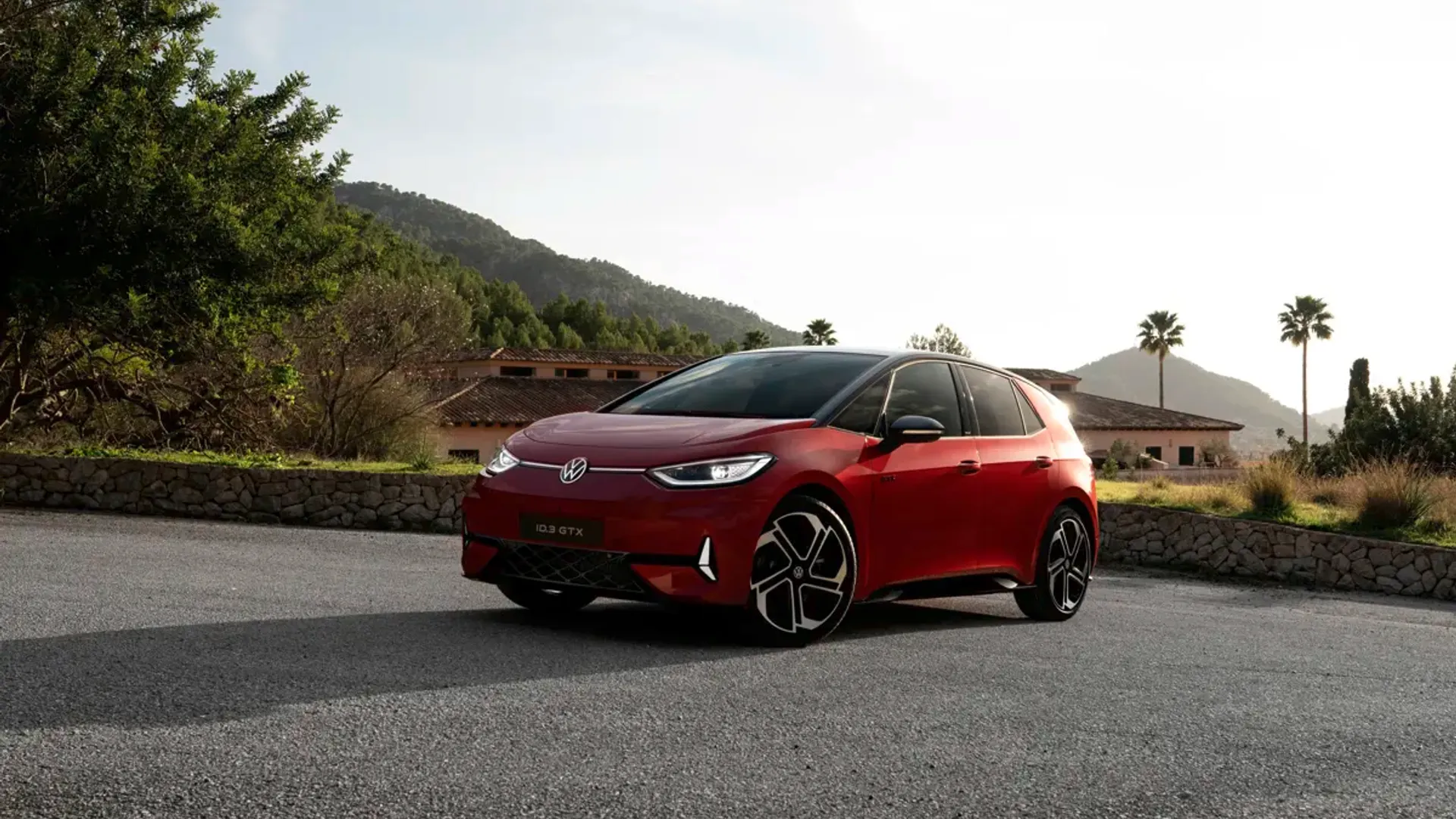 Elettronauti - Volkswagen ID.3 GTX - Rosso - Esterno - Vista anteriore a tre quarti