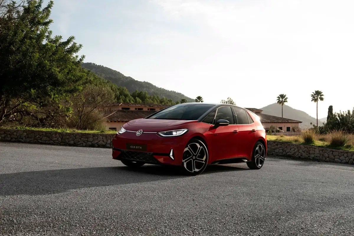 Elettronauti - Volkswagen ID.3 GTX - Rosso - Esterno - Vista anteriore a tre quarti