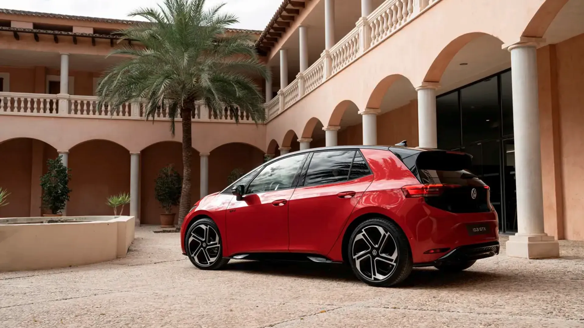 Elettronauti - Volkswagen ID.3 GTX - Rosso - Esterno - Vista anteriore a tre quarti