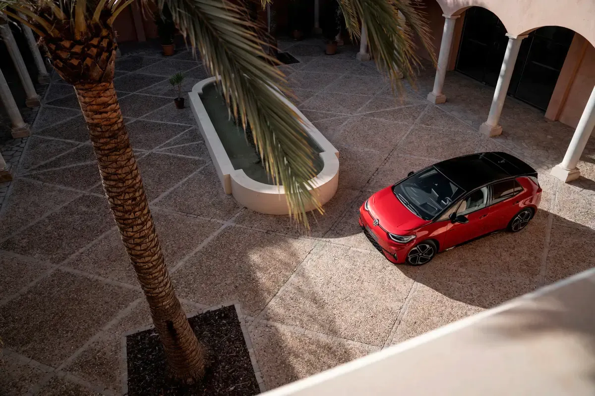 Elettronauti - Volkswagen ID.3 GTX - Rosso - Esterno - Vista anteriore a tre quarti