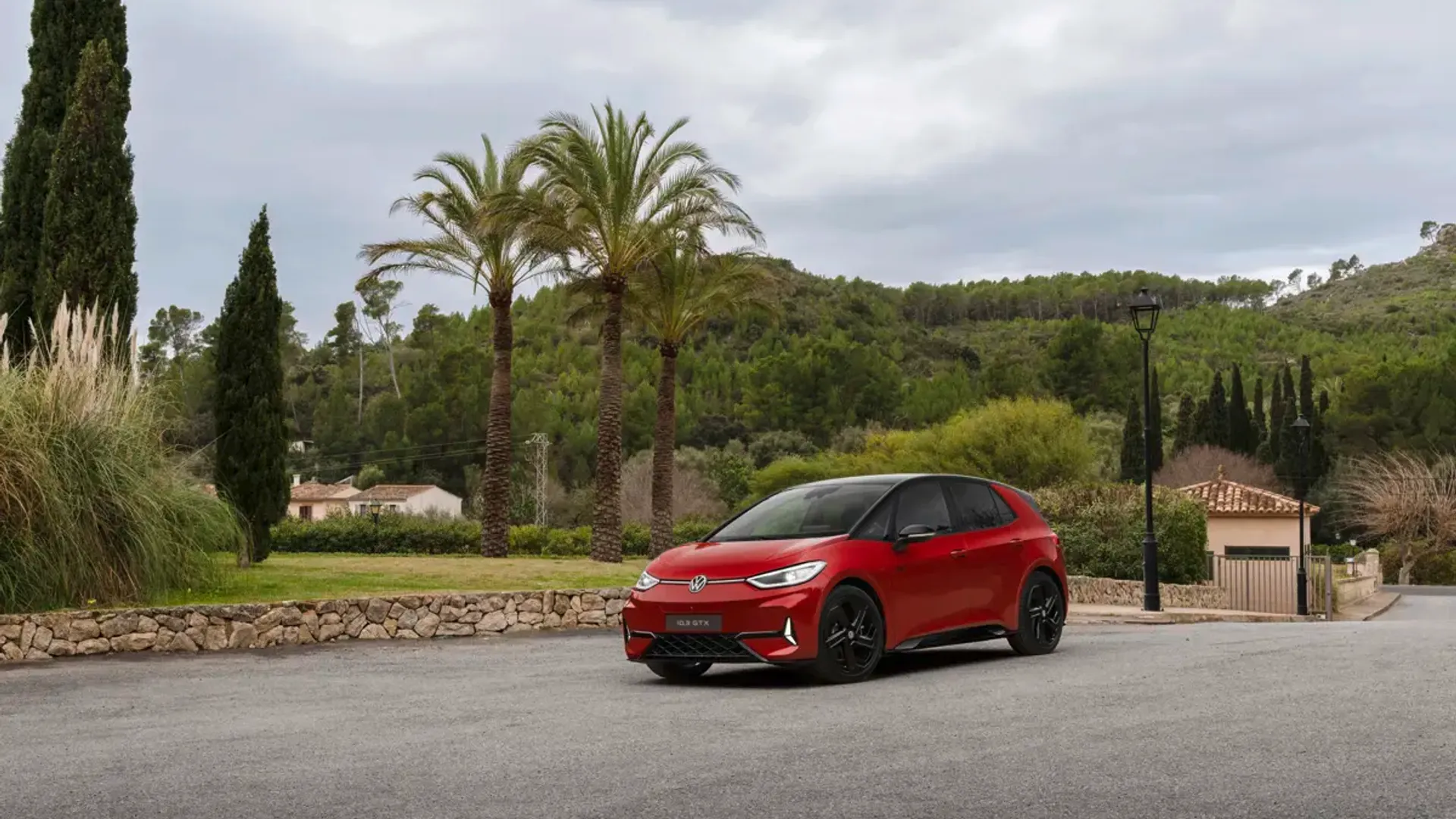 Elettronauti - Volkswagen ID.3 GTX - Rosso - Esterno - Vista anteriore a tre quarti