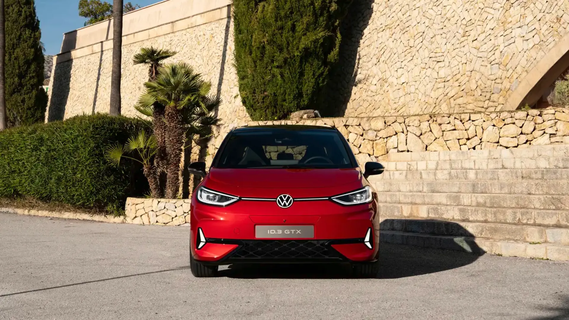 Elettronauti - Volkswagen ID.3 GTX - Rosso - Esterno - Vista anteriore a tre quarti