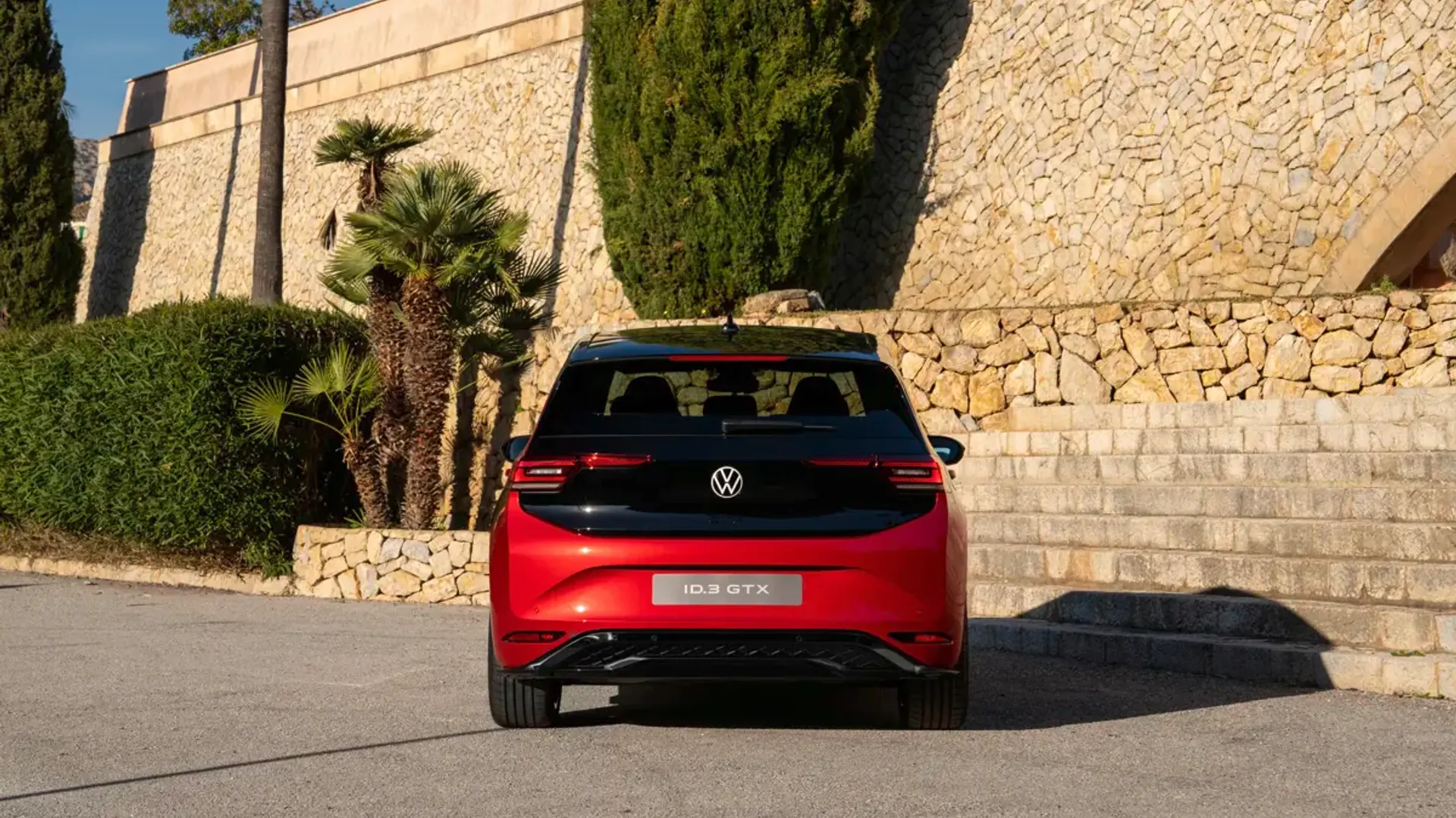 Elettronauti - Volkswagen ID.3 GTX - Rosso - Esterno - Vista anteriore a tre quarti