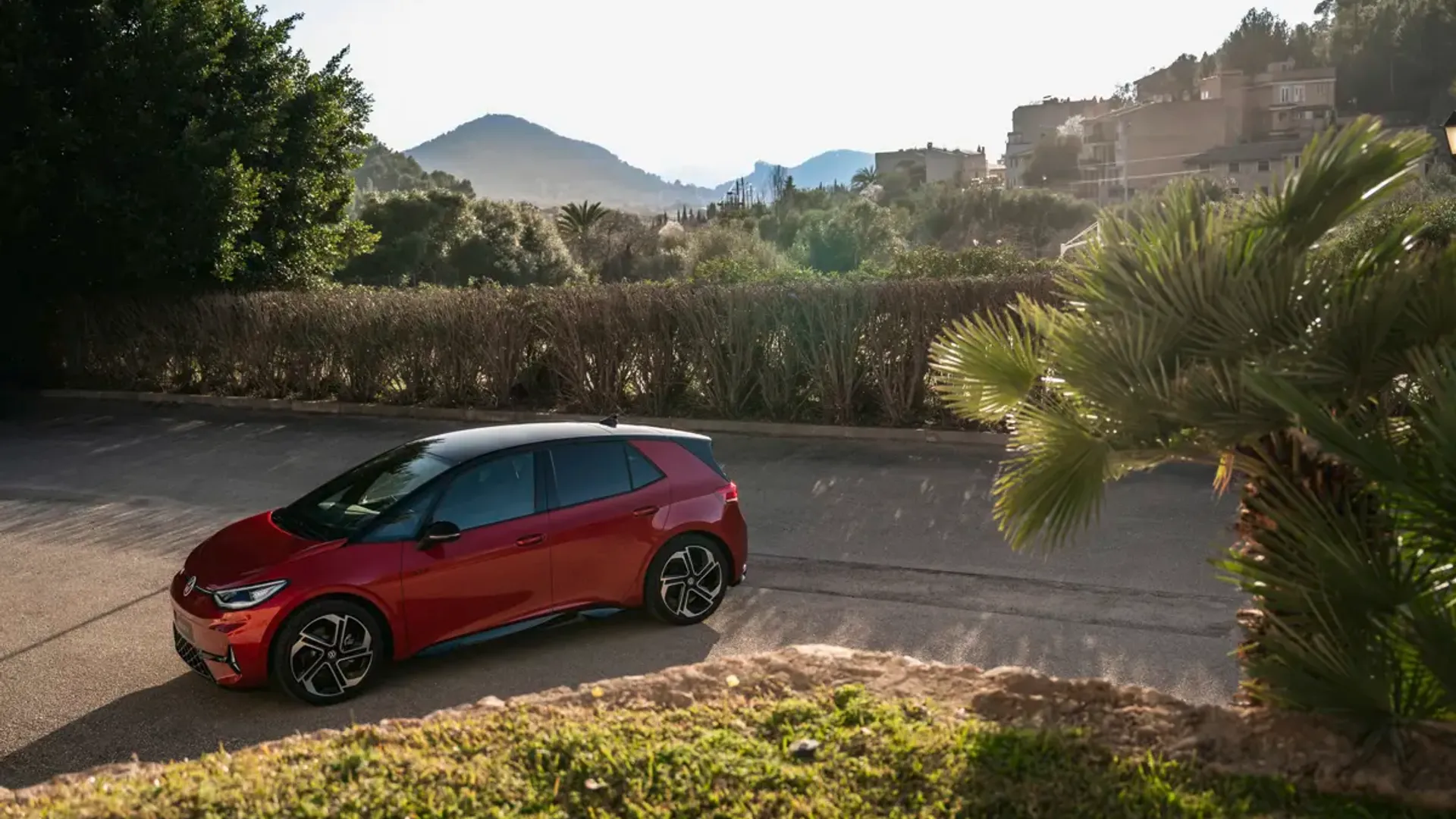 Elettronauti - Volkswagen ID.3 GTX - Rosso - Esterno - Vista anteriore a tre quarti