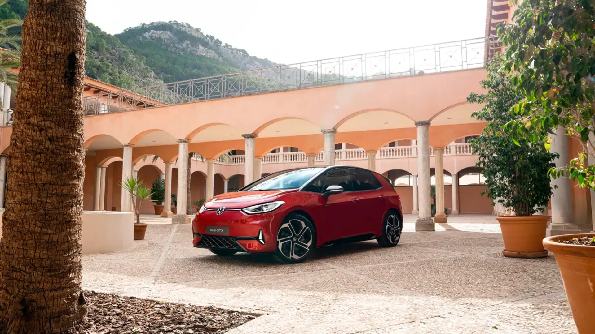 Elettronauti - Volkswagen ID.3 GTX - Rosso - Esterno - Vista anteriore a tre quarti