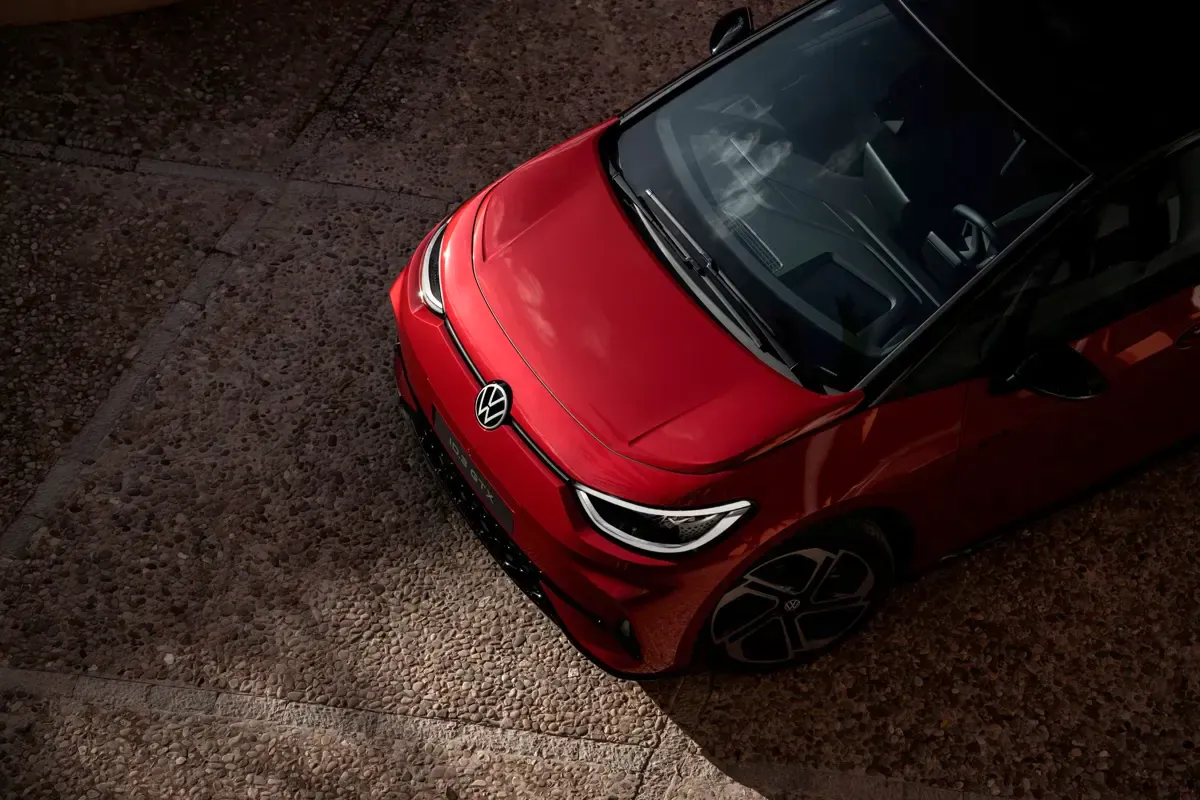 Elettronauti - Volkswagen ID.3 GTX - Rosso - Esterno - Vista anteriore a tre quarti