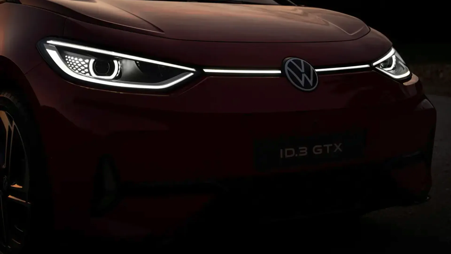 Elettronauti - Volkswagen ID.3 GTX - Rosso - Esterno - Vista anteriore a tre quarti
